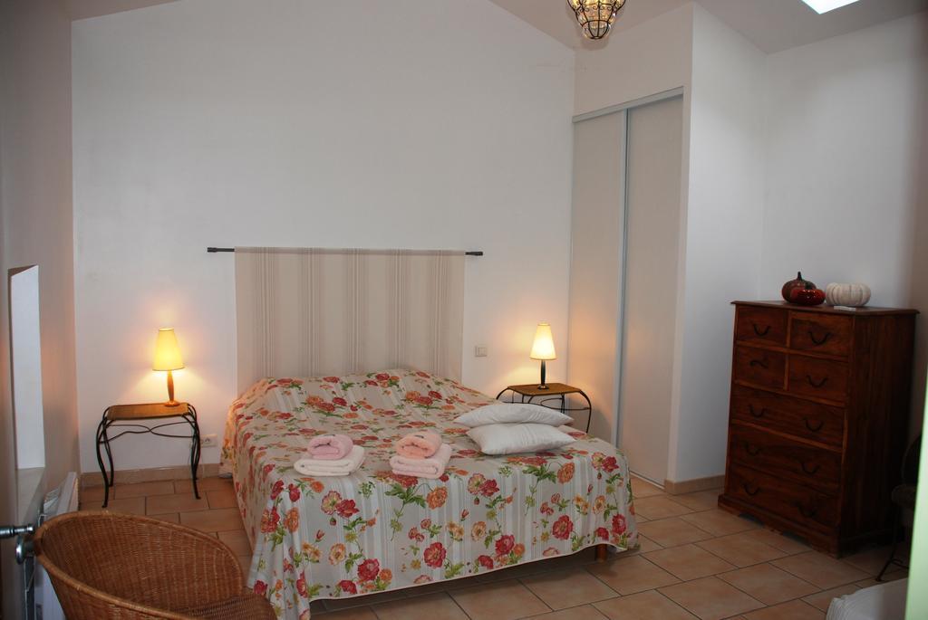 Les Jardins Du Mas Evesque Bed & Breakfast Rousson  Cameră foto