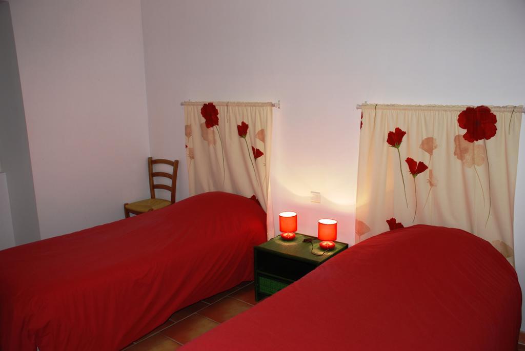 Les Jardins Du Mas Evesque Bed & Breakfast Rousson  Cameră foto