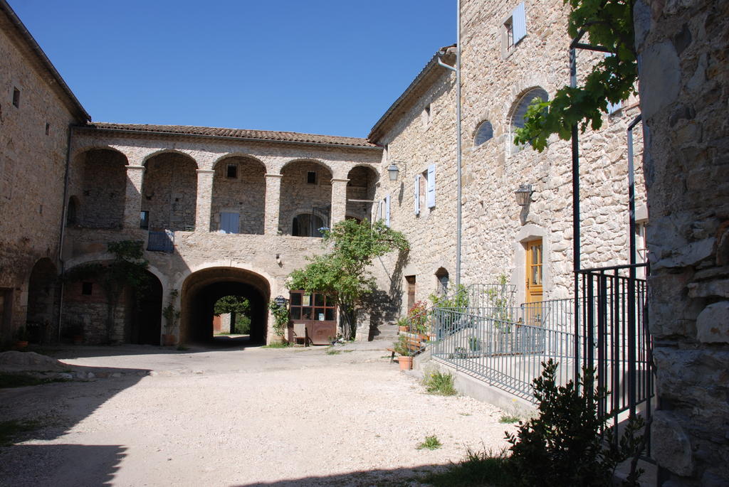 Les Jardins Du Mas Evesque Bed & Breakfast Rousson  Cameră foto